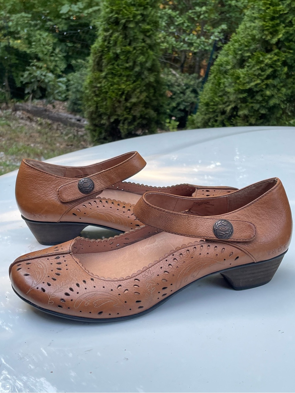 Taos Brown Leather Mary Jane Shoes Size 11